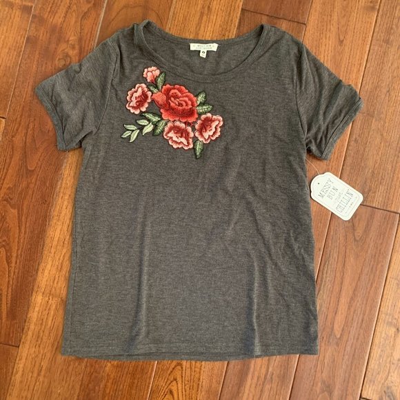 Messy Bun Just Chillin' Embroidered Floral Rose Grey super soft T-Shirt size M - Picture 2 of 9